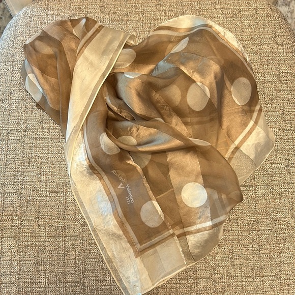 Foulard Valentino Rudy - Soie 100% - Rouge - Vintage - Dimensions 83x86 Cm